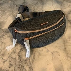 Stella & Dot crush it fanny pack